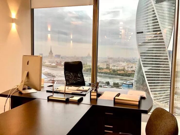 Бизнес кабинет рф. Офис в Москоу Сити. Офис в Москва Сити 608м2. Офис в небоскребе. Офис с панорамным видом.