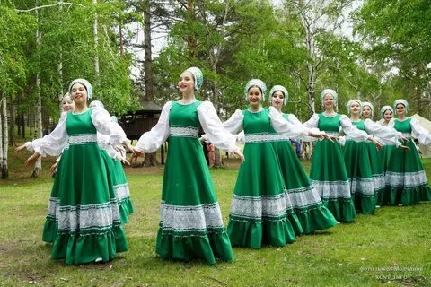 Народный костюм зеленый