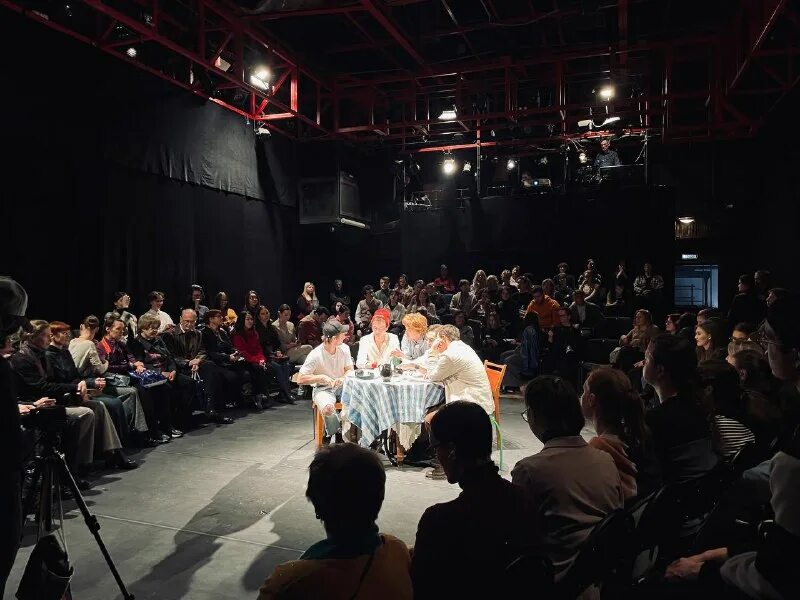 макар запорожский театр маяковского. 'бешеные деньги' театр им. немоляева в спектакле бешеные деньги маяковского. старший сын спектакль маяковского. театр им маяковского кант.