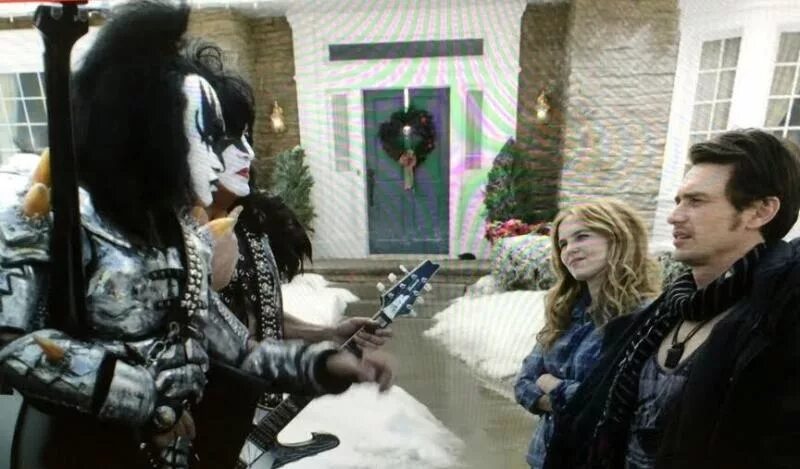 целуют с разных сторон. джин симмонс кисс. ева кисс.