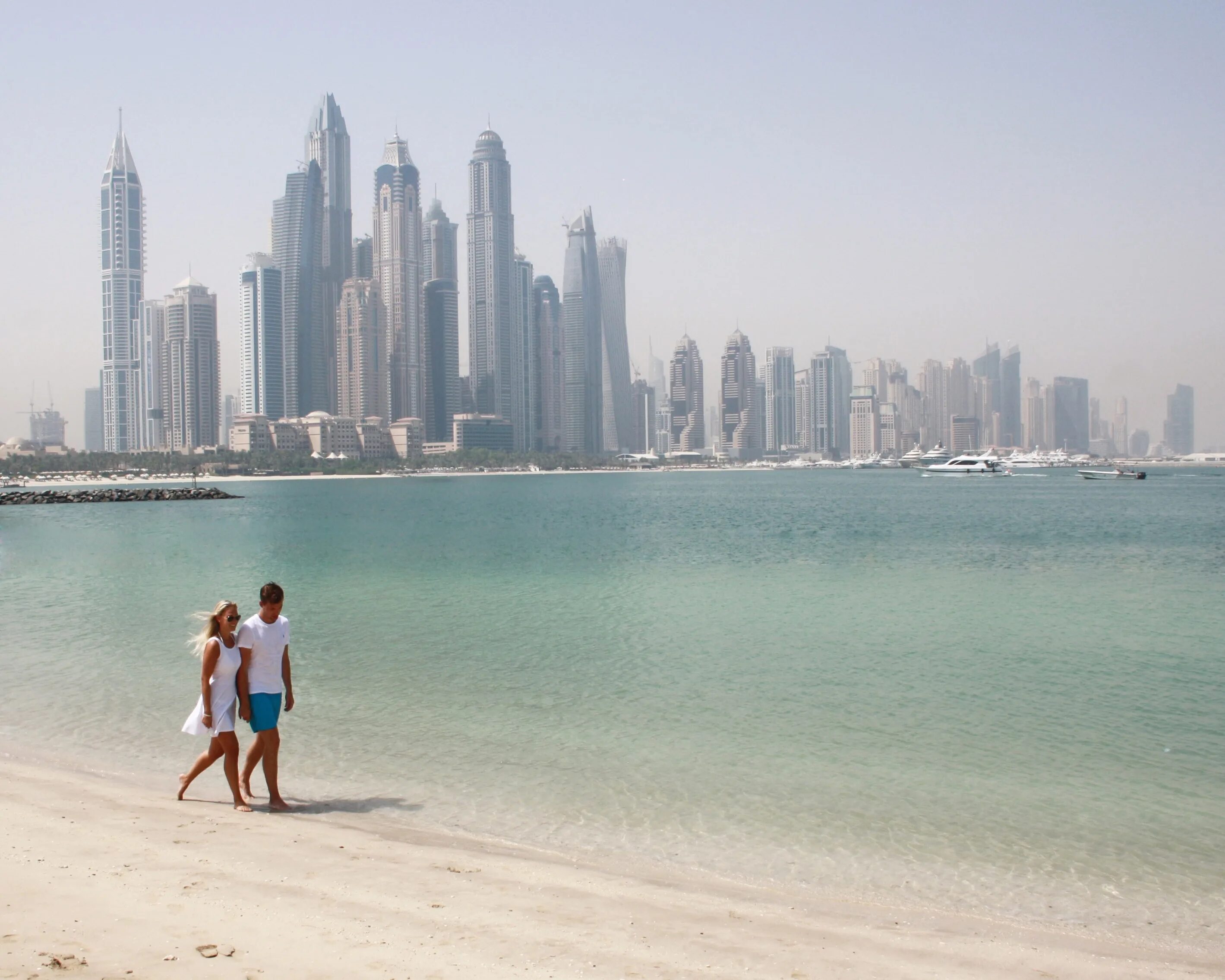 набережная джумейра в дубае. столица оаэ абу-даби или дубай. Dmss дубай.