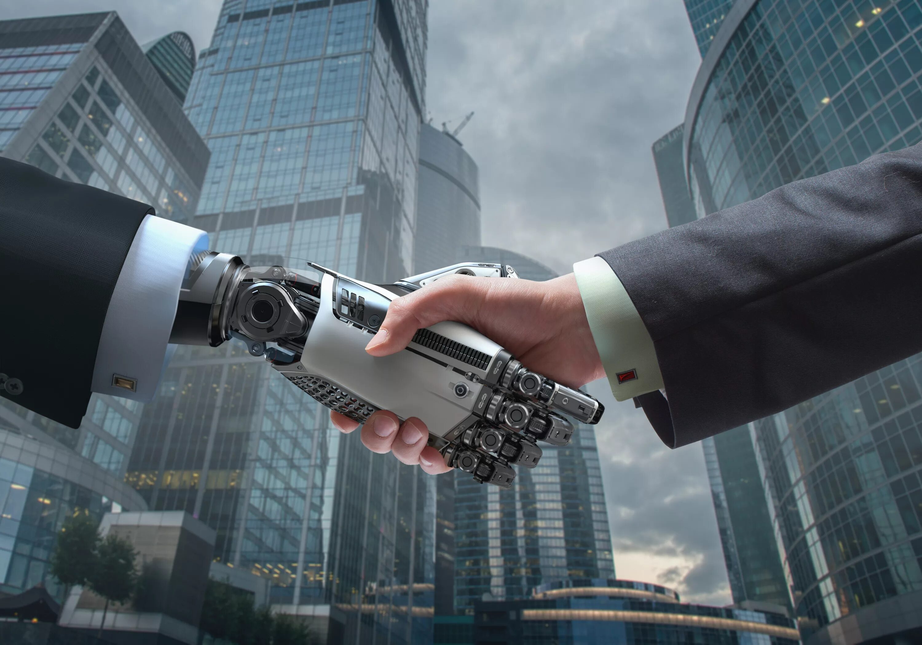 Использование искусственного интеллекта в бизнесе. Рукопожатие с роботом. Рукопожатие робота и человека. Робот пожимает руку человеку. Технический Прогресс.