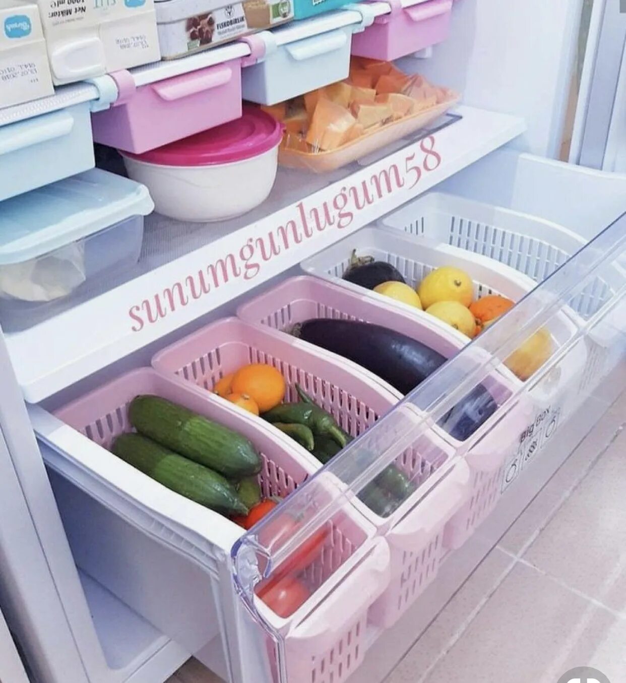 Холодильное хранение овощей. Хранение в холодильнике. Лотки для хранения в холодильнике. Ящики для хранения овощей в холодильнике. Органайзер для холодильника.