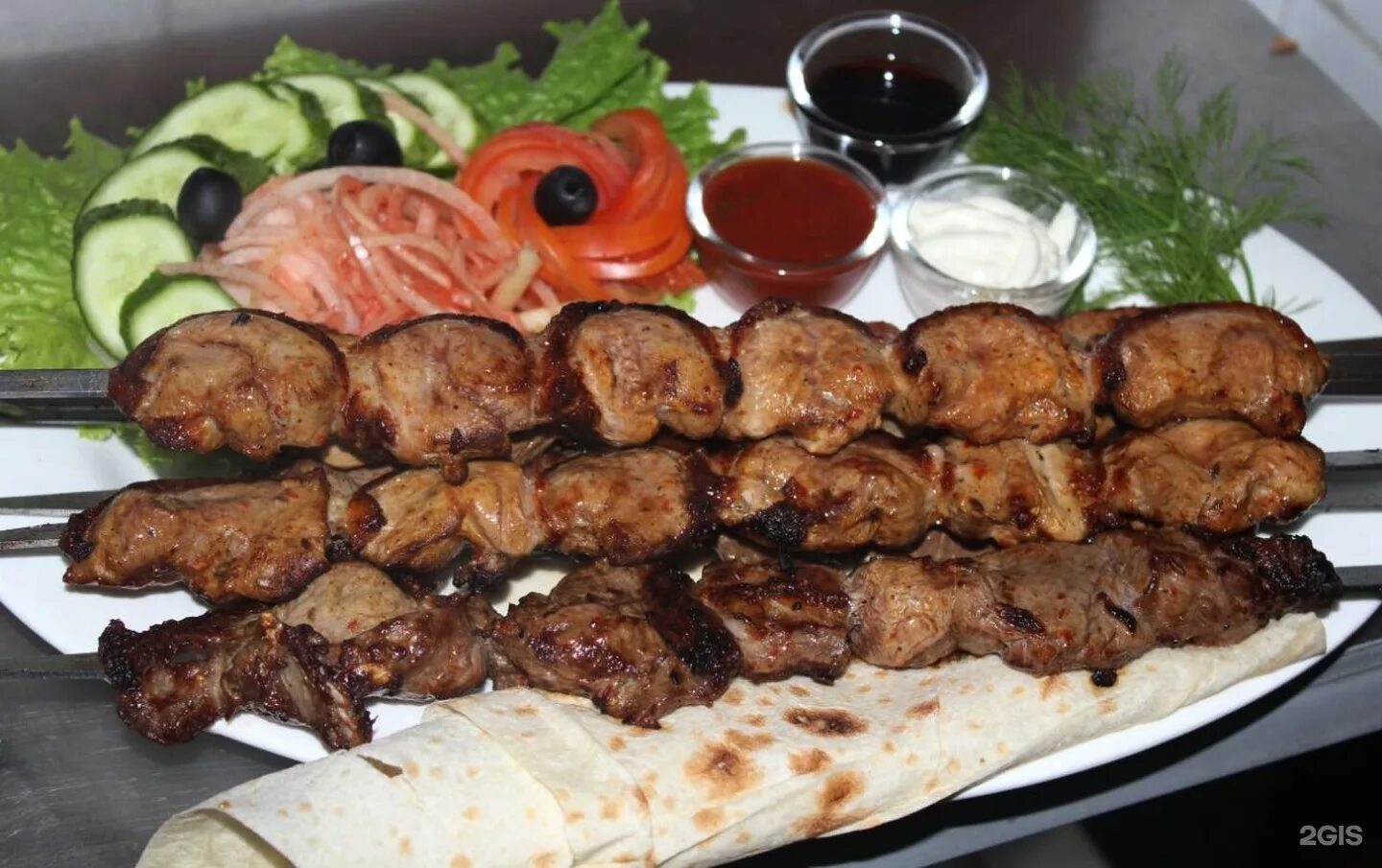 Шашлык 1 кубинское ш. Садж шашлычный. стол с шашлыком. шашлык на садже. шашлык астана.