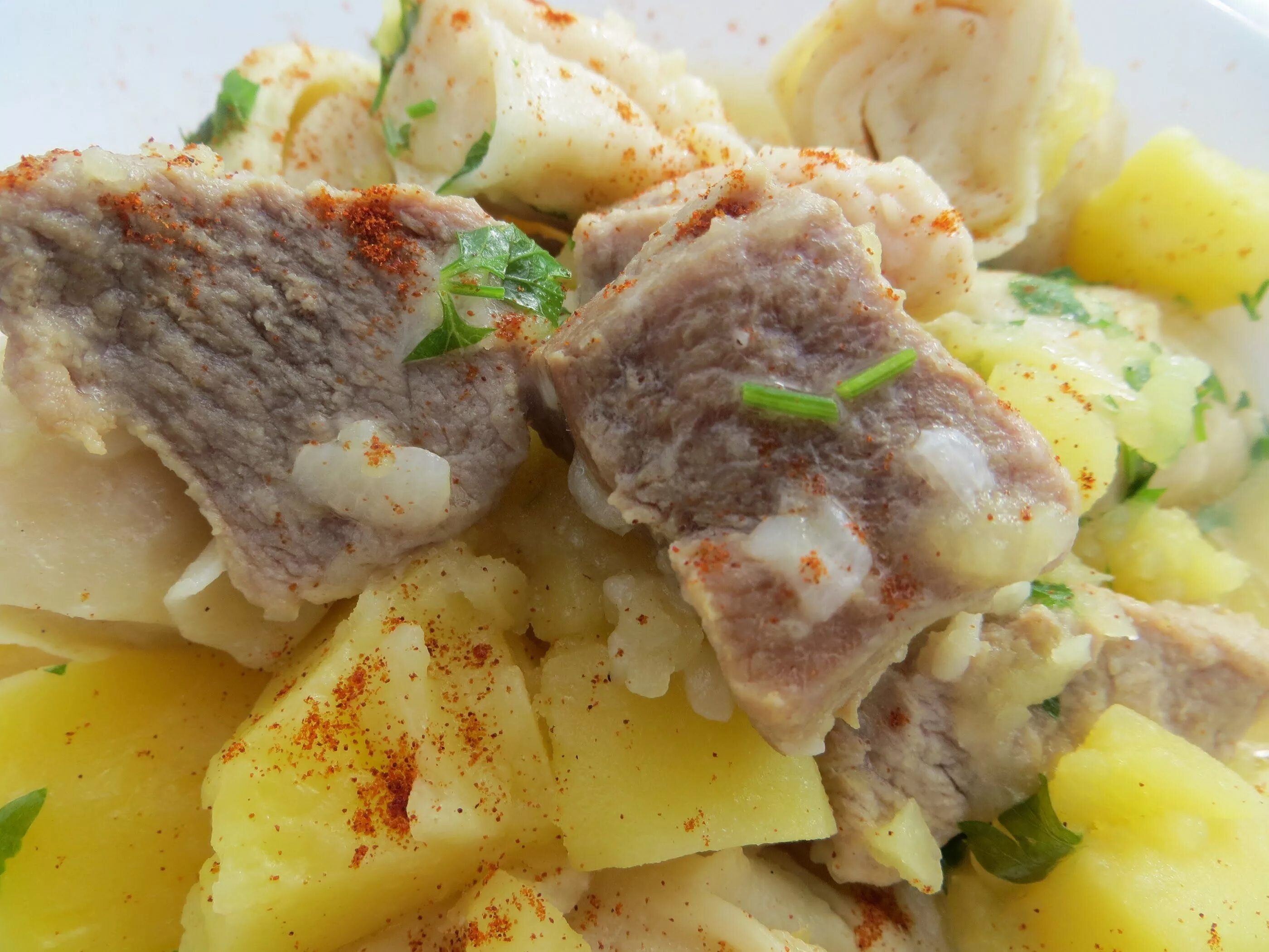 Картошка с тестом и мясом как называется. Штрудли. картошка с мясом. штрудли с мясом. штрудель с картошкой.