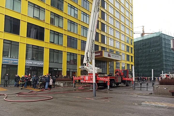 Пожар в бизнес центре. Пожар на савеловской сейчас. Пожар на савеловской сейчас. Сквер у бц савеловский. Пожар савеловский сити.