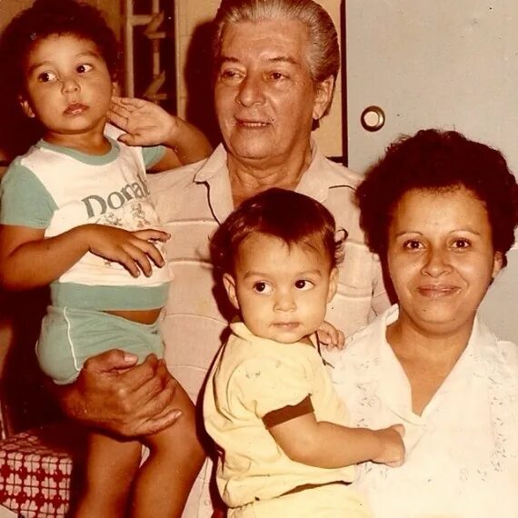 Брат матушка. Зубейдат царнаева. Братья ткачевы матери картина. Брат матушка. Брат 1997 кэт.