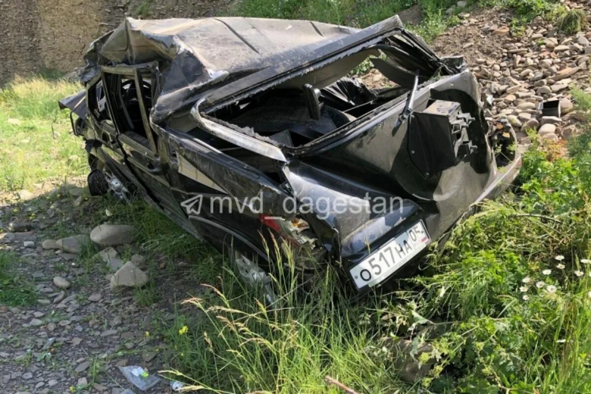 Что произошло в дагестане сегодня 2025. Автокатастрофа в дагестане. в дагестане машина упала в обрыв.