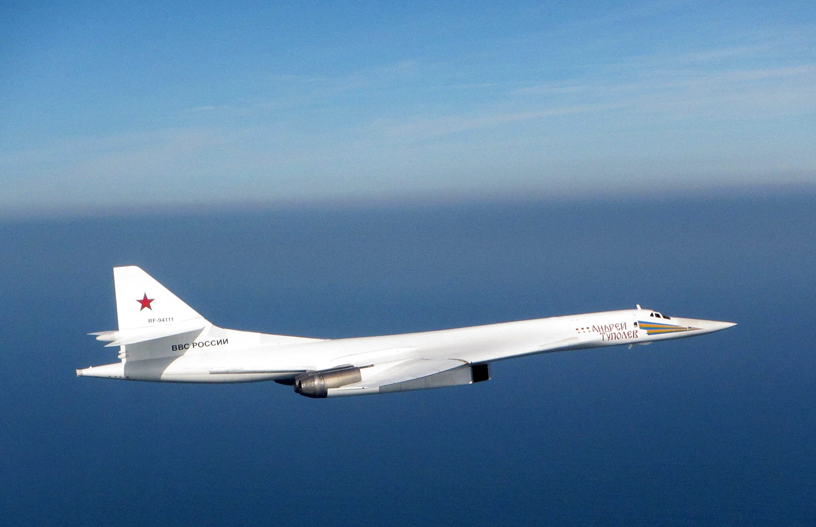 Фото сверхзвукового самолета. Ту-160 белый лебедь. Туполев ту 160. Tupolev tu-160. Истребитель ту 160 белый лебедь.