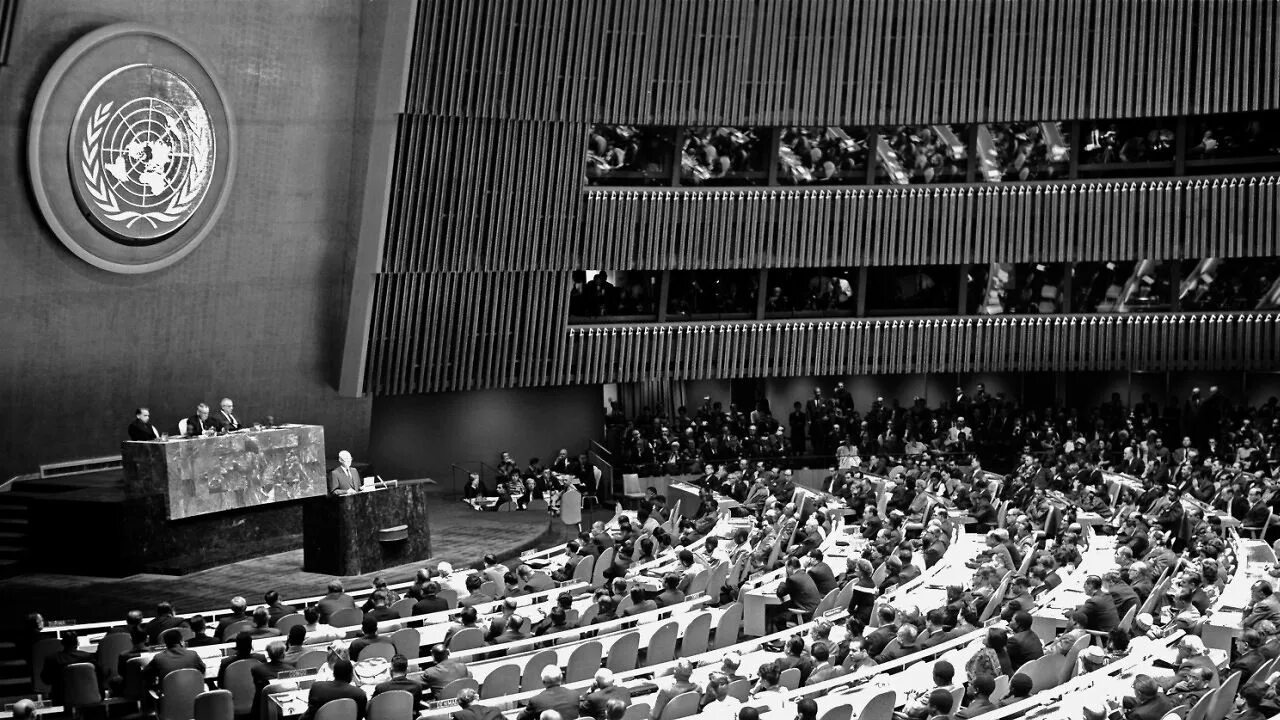 Оон 8 лет. Дуайт Эйзенхауэр Генеральная Ассамблея ООН. Генеральная Ассамблея ООН 1953 декабрь. МАГАТЭ 1957.