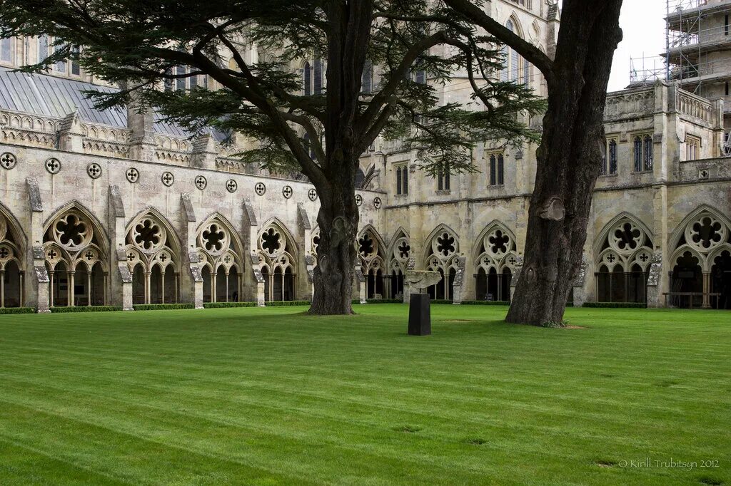 внутренний двор хогвартса гарри поттер. внутренний двор оксфорд гарри поттер. гарри поттер хогвартс двор. вестминстерское аббатство внутренний двор. вестминстерское аббатство колледж гарден.