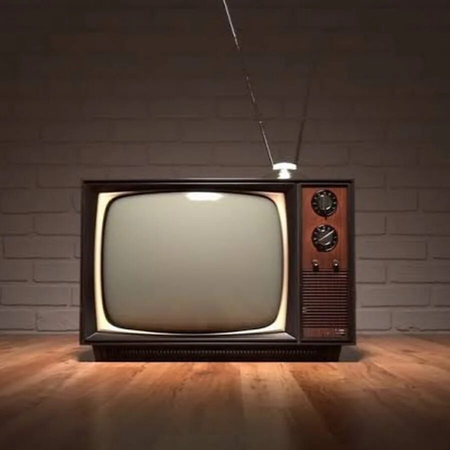 Best can tv. Старый телевизор. Старинный телевизор. Старый квадратный телевизор. Ретро телевизор.