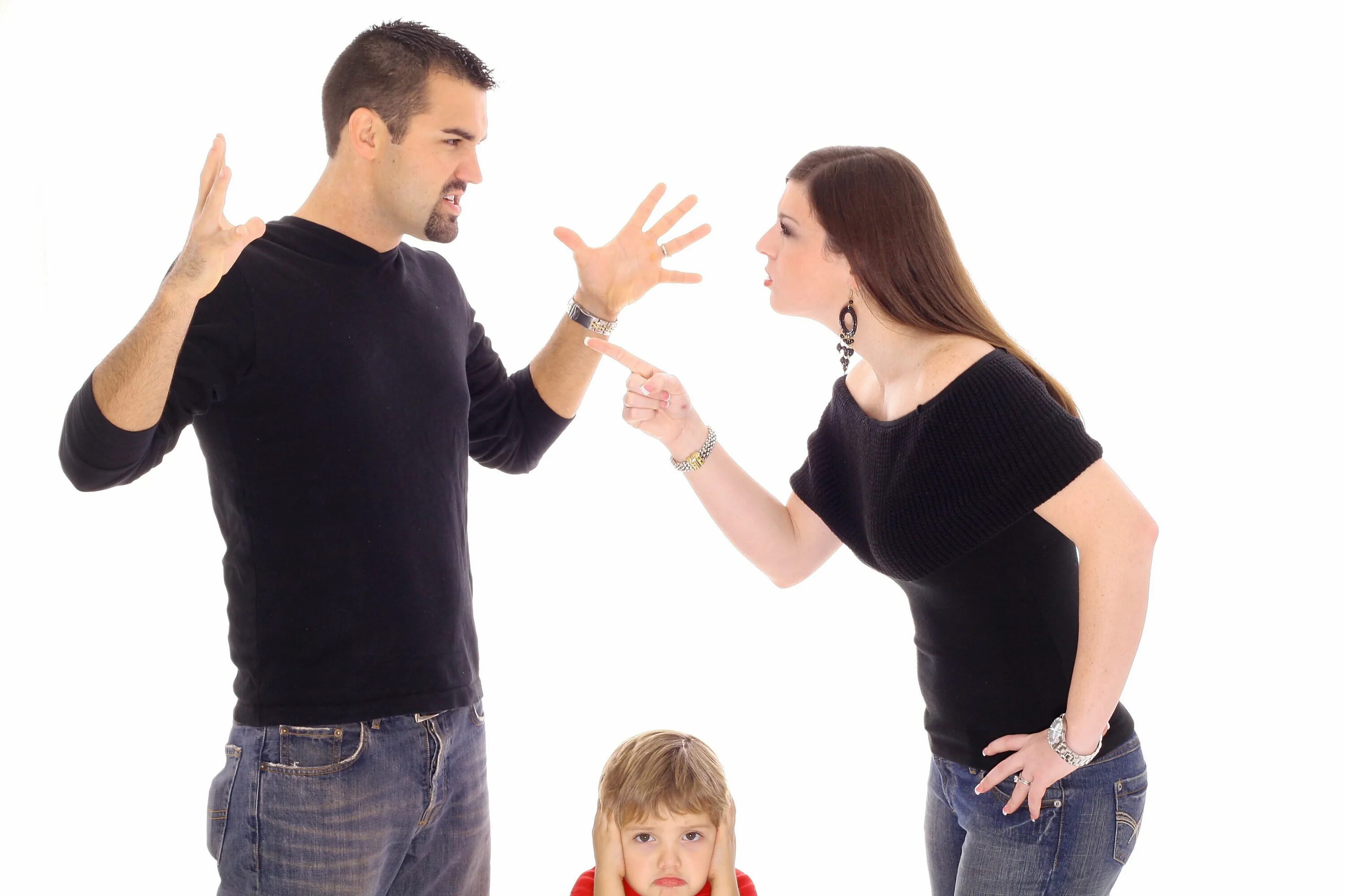 Ссорюсь с отцом. Ссора родителей. Конфликт в семье. Конфликтность в семье. Ссора в семье.