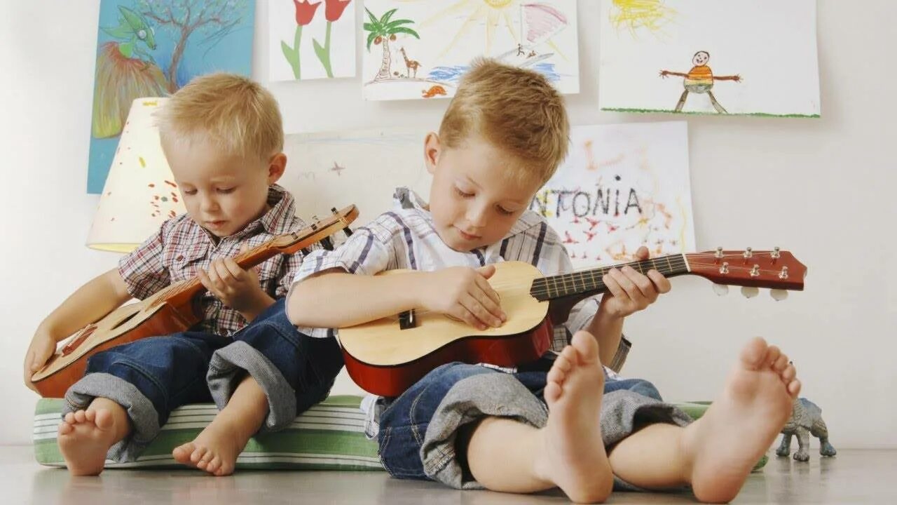 Музыкальное развитие в старшей группе. Дети с музыкальными инструментами Эстетика. Эстетическое воспитание детей. Музыкальные инструменты для детей. Эстетическое воспитание дошкольников.