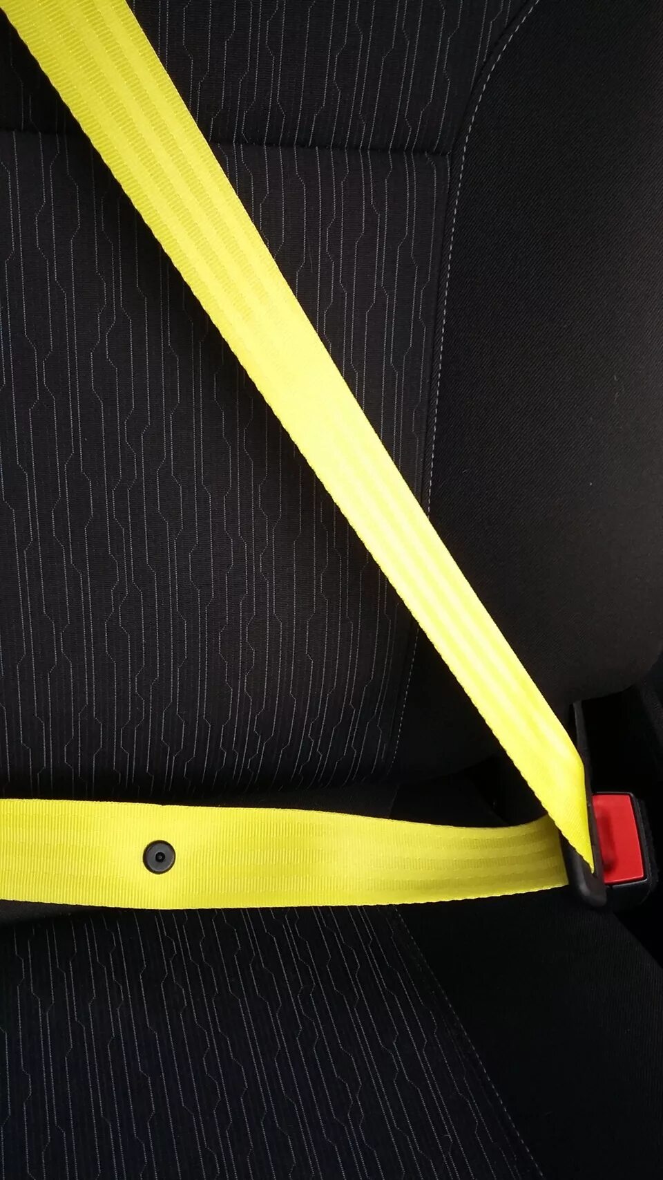 Цветные ремни безопасности. Желтые ремни безопасности Challenger. Ha301241 ремень безопасности желтый. Ремни безопасности жёлтый с чёрным Фиеста. E63 ремень безопасности желтый.