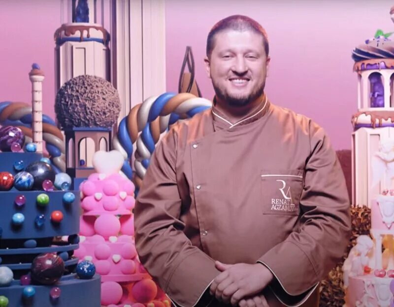 Шоу кондитер агзамов. Ринат акзамов кондитер шоу. ренат агзамов телешоу кондитер. шоу кондитер на пятнице с ренатом агзамовым. шоу кондитер рахмат агзамов.