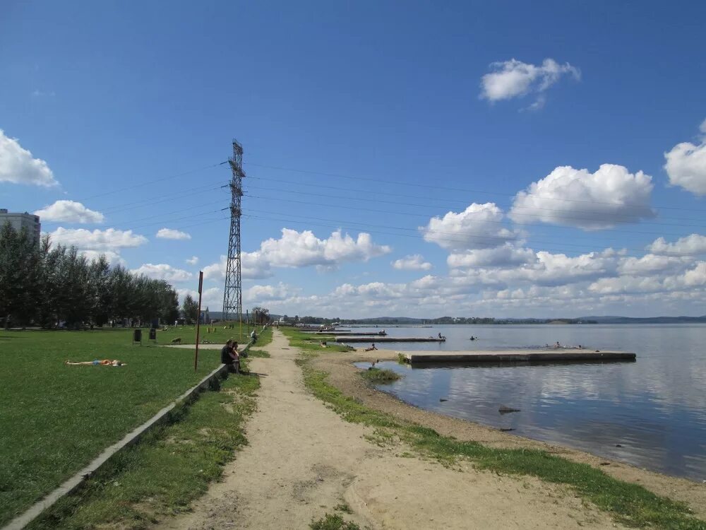 Пляж верх. Верх-исетский пруд пляж. верх-исетский пруд екатеринбурга пляж. верх исетский пляж екатеринбург. пляж верх исетского пруда екатеринбург.
