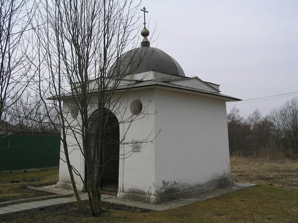 часовни над могилами