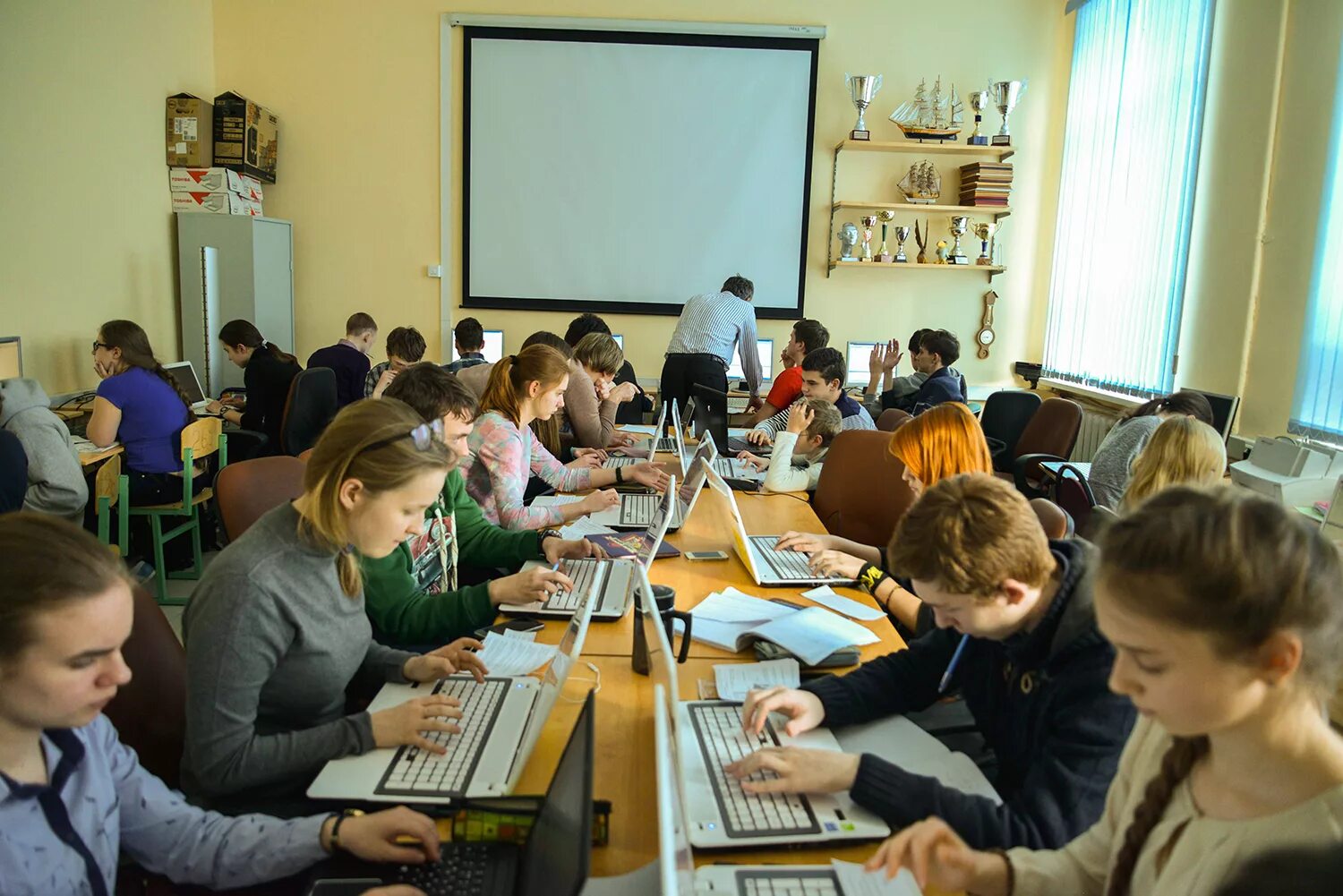 Школа интернат имени колмогорова. Колмогорова школа интернат мгу. сунц мгу москва. сунц школа им. колмогорова мгу. сунц мгу школа-интернат.
