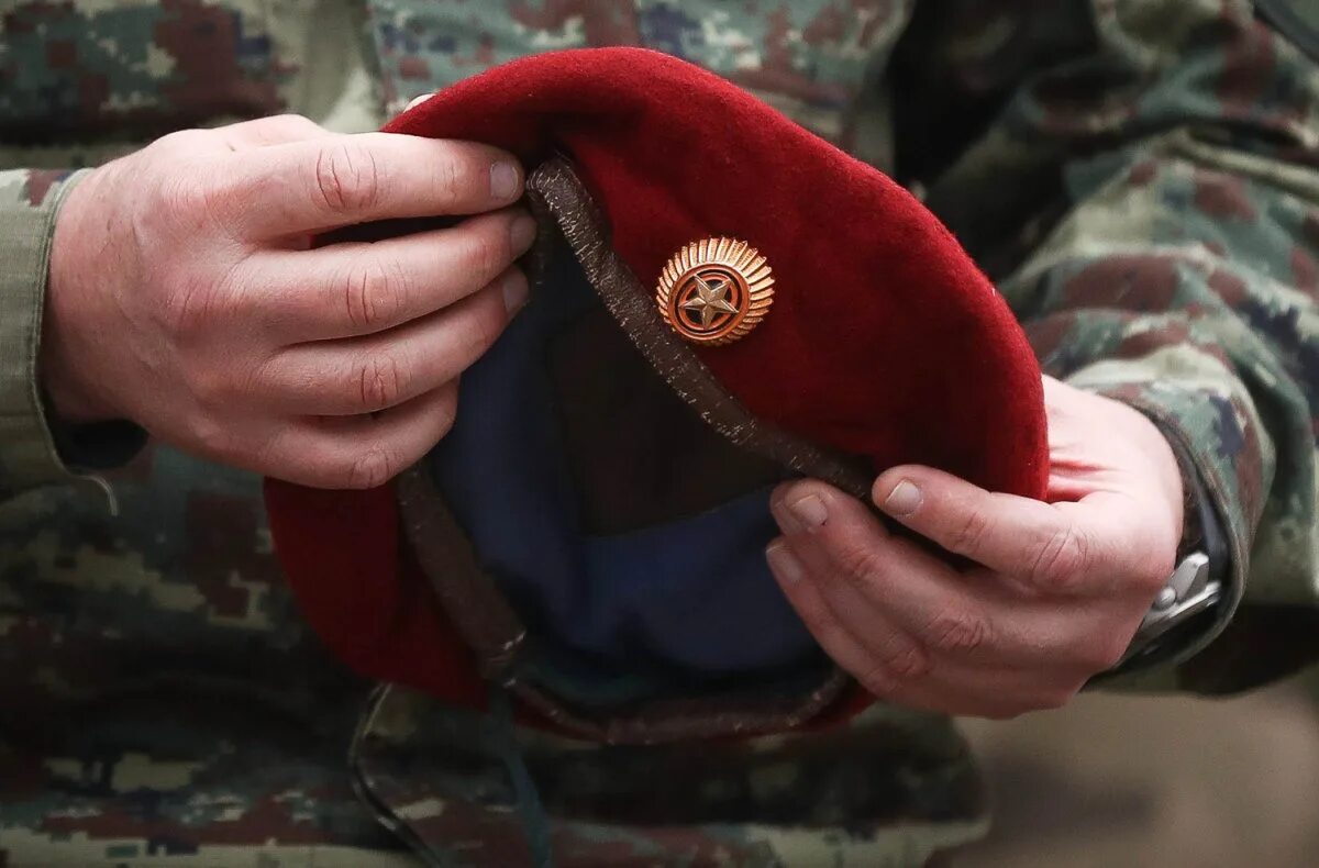 краповый берет. офицеры спецназа краповые береты. спецназ краповый берет. краповый берет фсин. семиляк краповый.