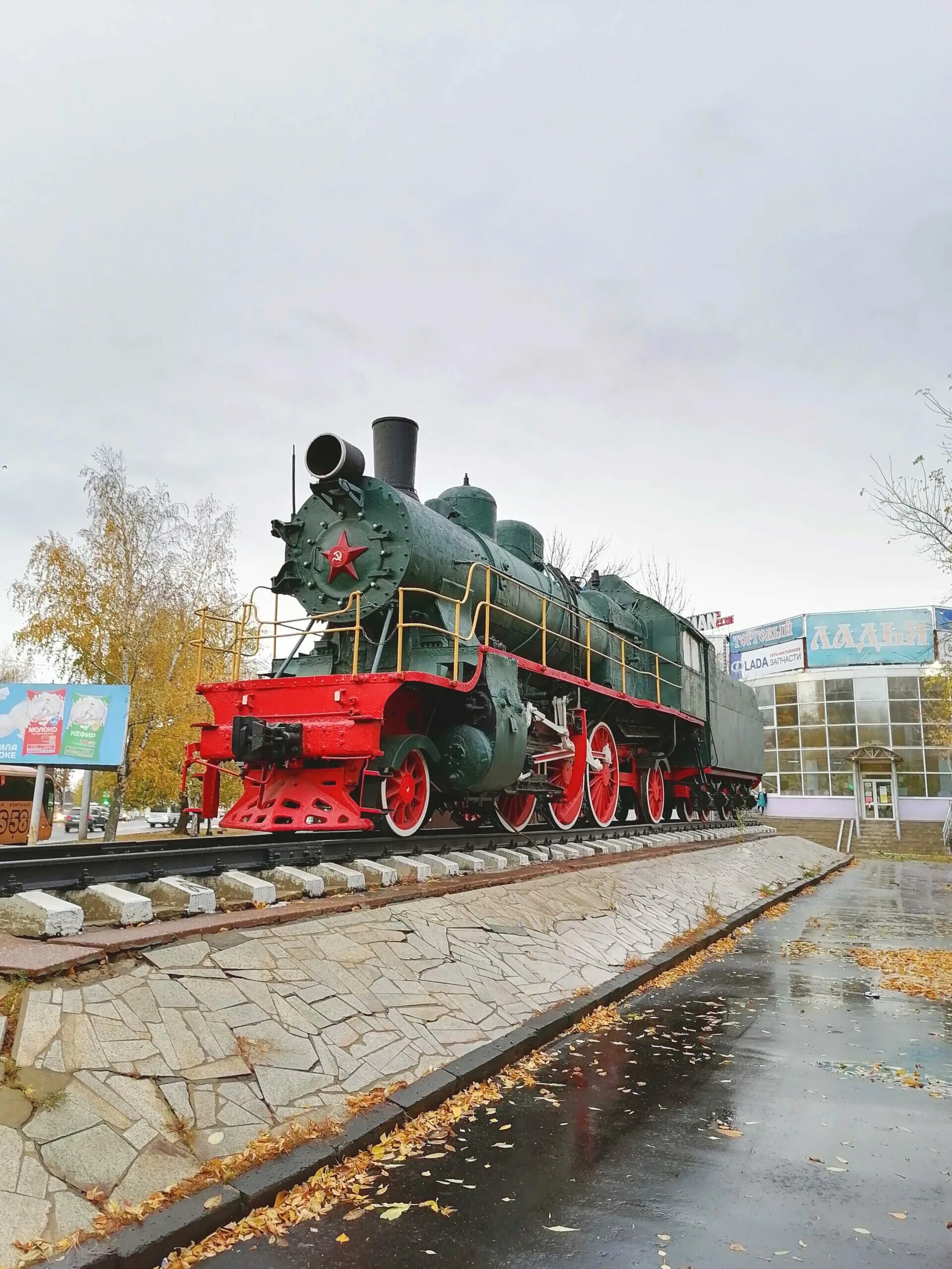 Паровоз-памятник Су 213-89 Пенза. Пассажирский паровоз Су 213 — 89 Пенза. Паровоз Пенза памятник. Памятник «паровоз Су-211-75» старый Оскол. Паровоз тында