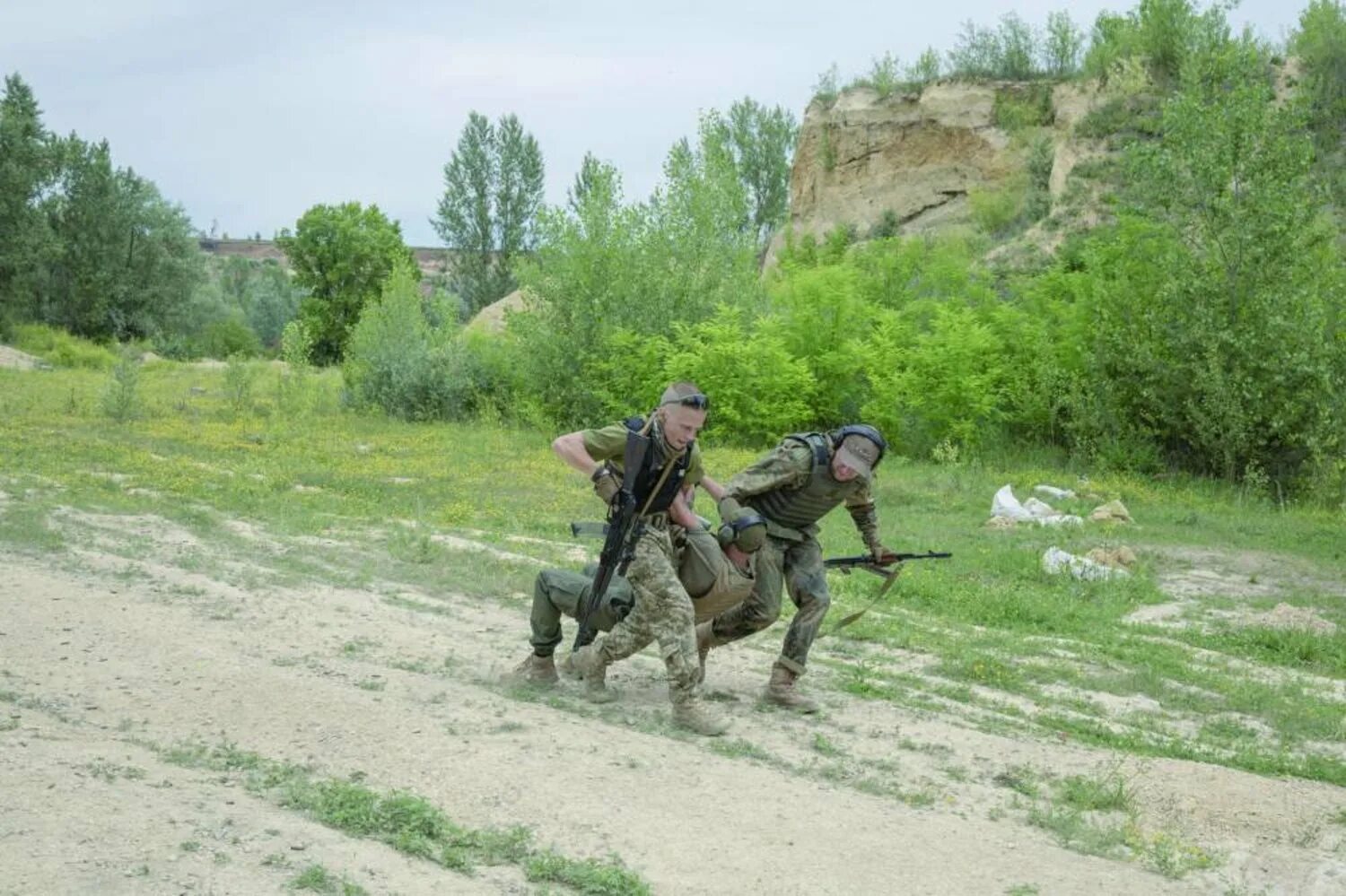 Реальные новости боевых действий на украине. Украинские снайперши. Убитые украинские военные. Военный снайпер.