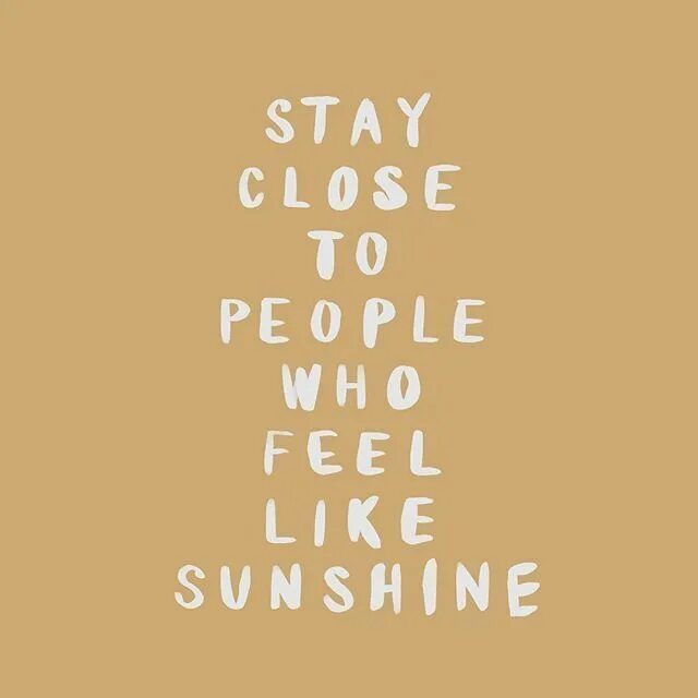 Feeling like перевод. Stay close to people who feel like Sunshine перевод. Stay close to people who feel like Sunshine футболка. Just stay close надпись.