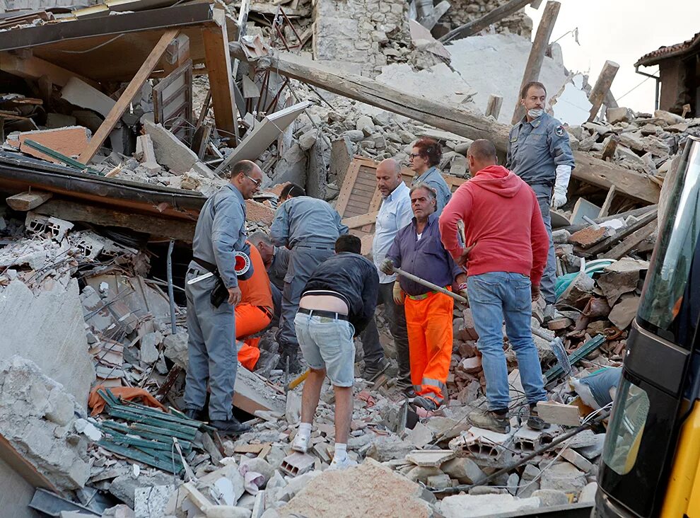 Природные катастрофы в италии. Землетрясение в италии 2016. Землетрясение в италии. Разрушения в италии. Аматриче италия.