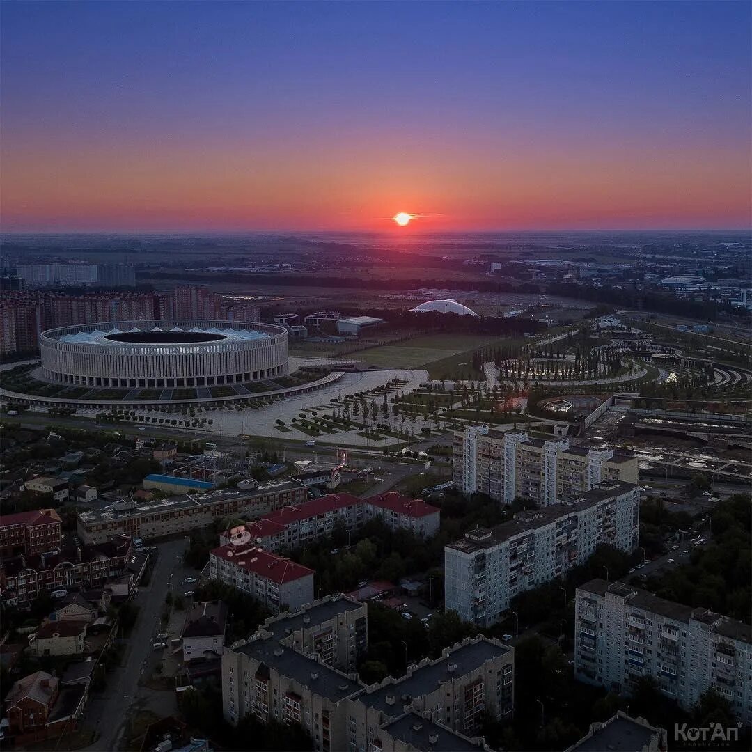 Краснодар под. Рассвет в краснодаре. стадион краснодар утро. утро в краснодаре. утренний рассвет в краснодаре.