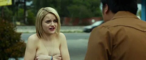 Joey King nude pics.