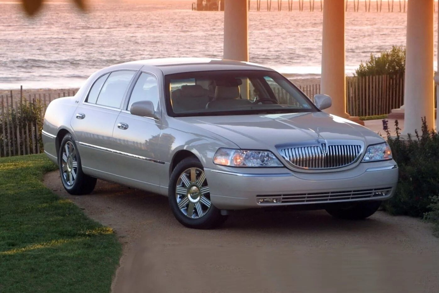 Town car 3. Линкольн Таун кар 2003. Lincoln Town car 2010. Lincoln Town car 2004. Lincoln Town car 2008.