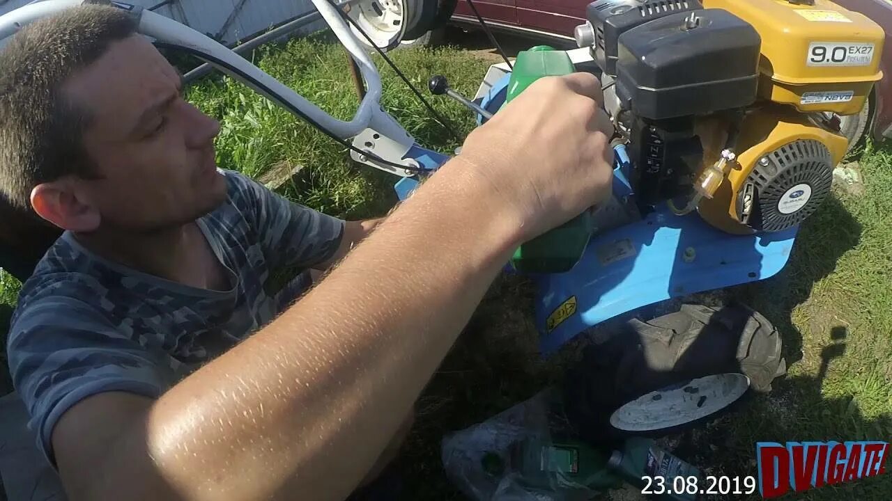 Мотоблок нева мб-2 масло в редуктор. Культиватор нева мк-200-б5. Масло в редуктор нева мб-2. Редуктор для мотоблока нева мб-23. Сливная пробка редуктора мотоблока нева мб 2.