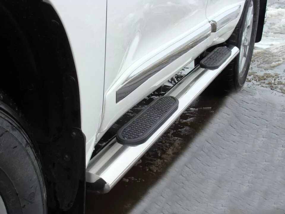 Накладки на пороги geely coolray. Накладки на пороги мицубиси аутлендер 2019. Джили кулрей 2022 пороги внутренние. Порог toyota land cruiser 200. Geely ck пороги.