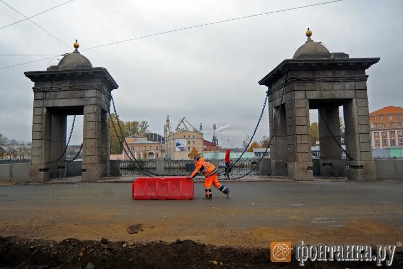 Какие события происходят в санкт петербурге. Мало-Калинкин мост. Старо-Калинкин мост зимой 2022. Старо-Калинкиного моста башни таблички. Мало Калинкин мост в Санкт-Петербурге трамвай.