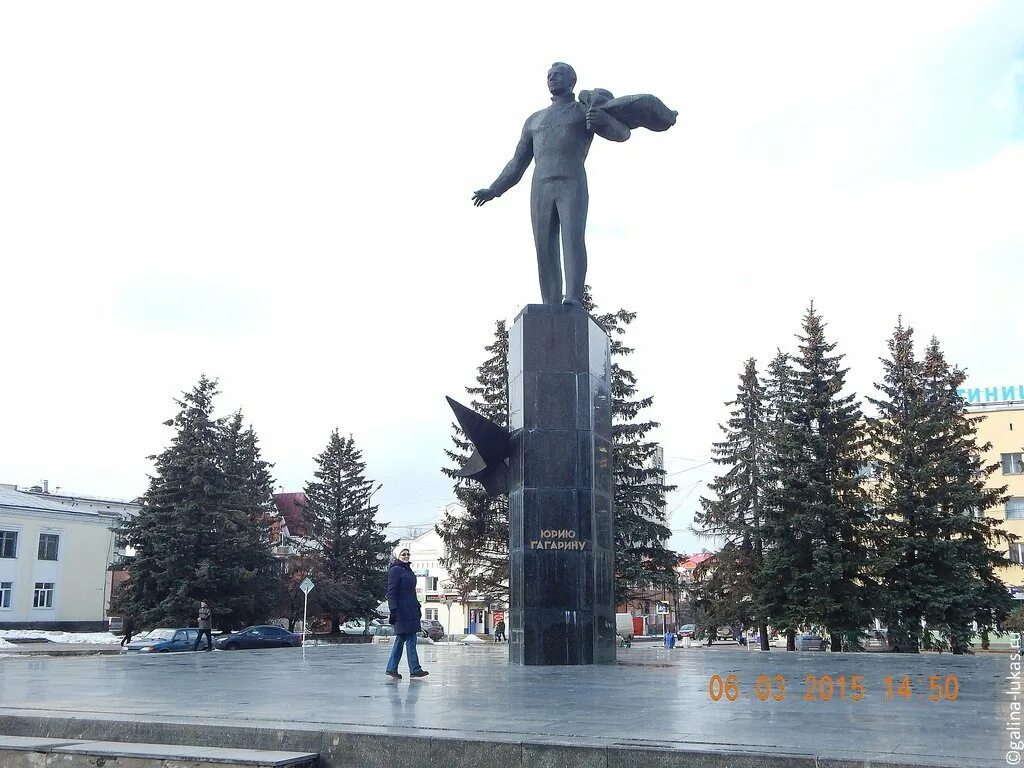 Сайт г гагарин. Памятники города Гагарин Смоленской области. Город Гжатск Гагарин. Памятник Ленину город Гагарин. Памятник Гагарину в Гжатске.