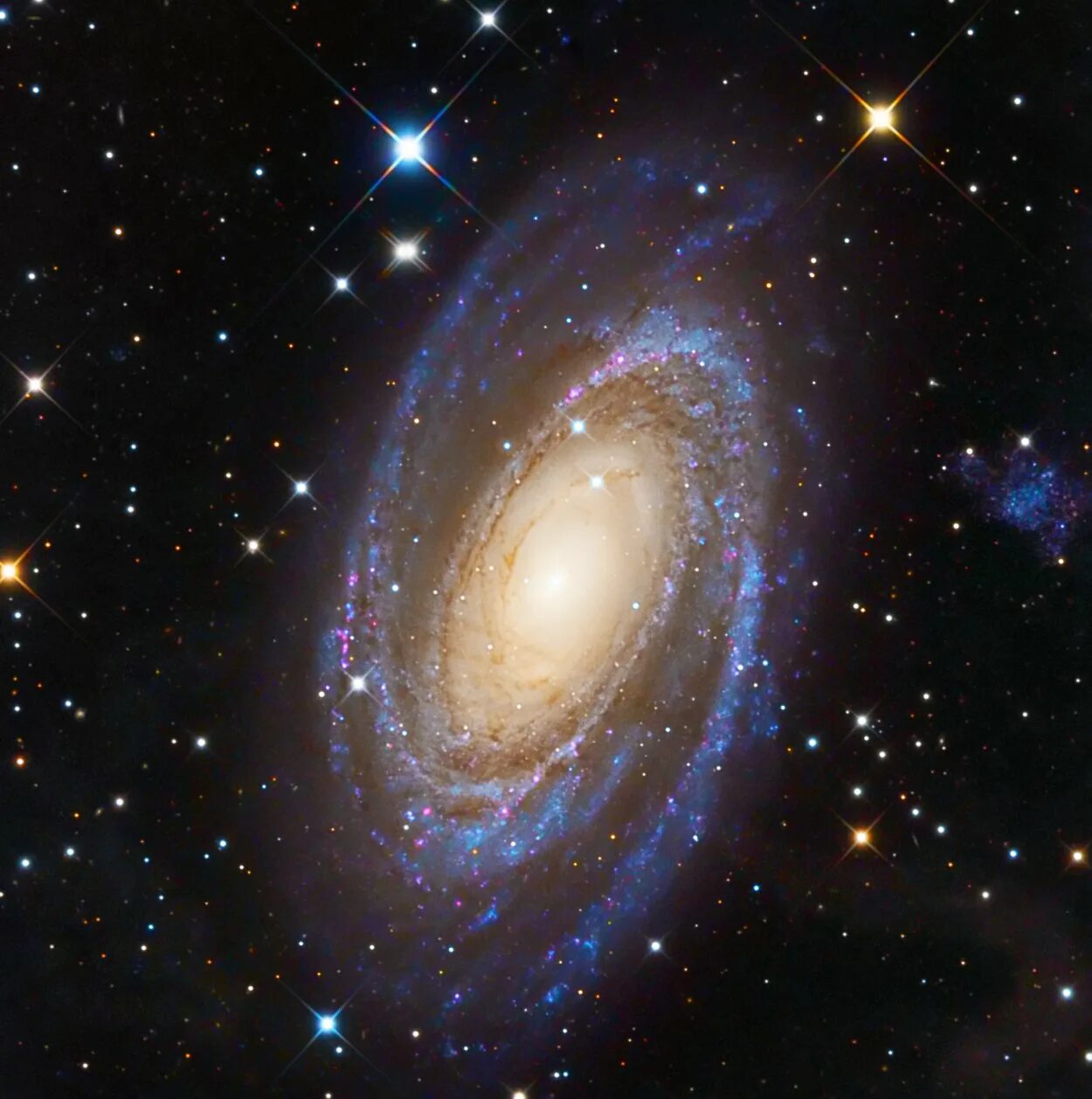 Солнце яркая звезда галактики. M81 Галактика. Космос Галактика Млечный путь. Галактика Боде м81. Звездная система в галактике Млечный путь.