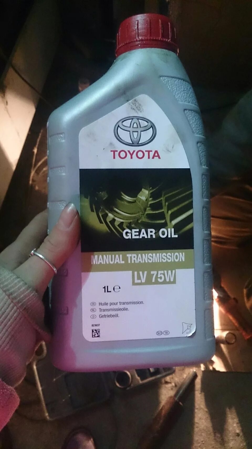 Коробка робот какое масло заливать. Toyota manual transmission Gear Oil 75w. Toyota transmission Oil Gear gl4 75w90. Тойота Королла 2006 года масло в робот. Масло в робот Тойота Королла 150.