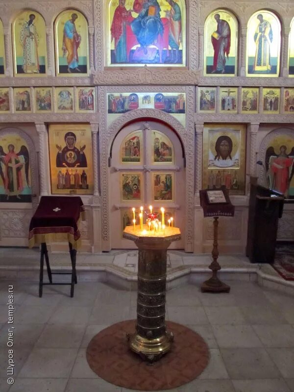 Святой трифон икона в трифоновской церкви в москве. Мученика трифона на рижской в москве. Мученика трифона на рижской в москве. Икона мученика трифона в москве храм на рижской. Мощи св мученика трифона в москве.