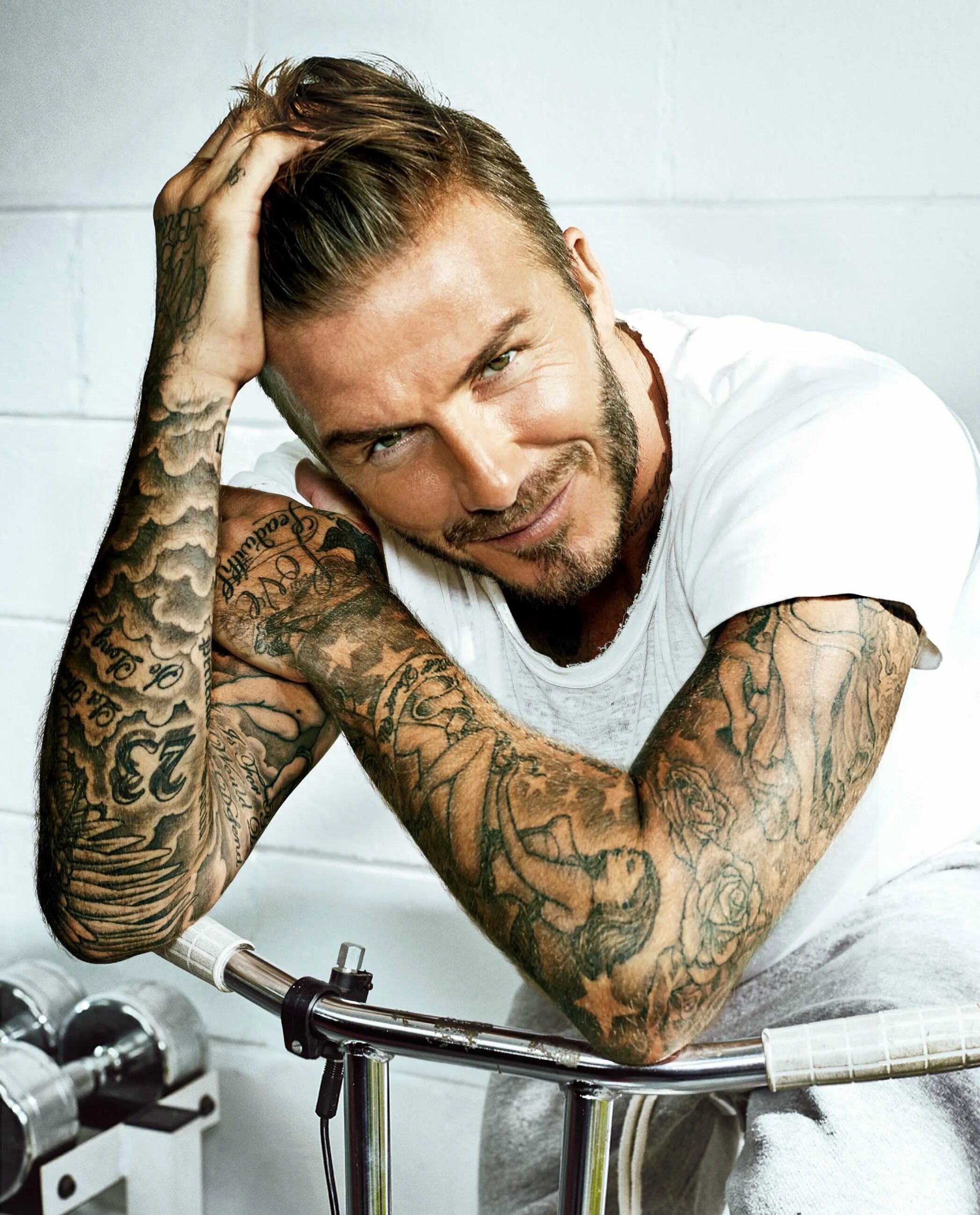 Некая знаменитость из фонтейна. David Beckham. Дэвид Бекхэм Татуировки. Дэвид Бекхэм тату на руке. Дэвид Бекхэм Татуировки 2021.