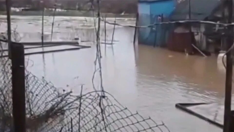 На Кубани объявили штормовое предупреждение. Штормовое предупреждение в Приморско Ахтарске. Подъем воды в Адагуме 6 июля.