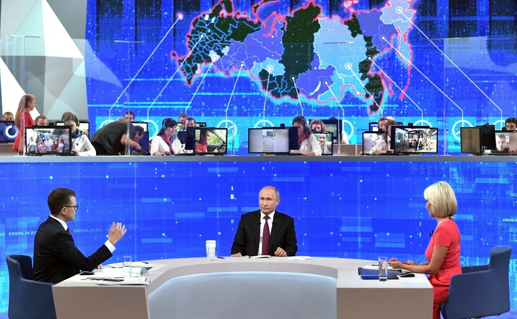Прямая линия с путиным искусственный интеллект. Прямая линия с президентом 2019. прямая линия с президентом 2001. прямая линия с путиным 2025. прямая линия с владимиром путиным 2019.
