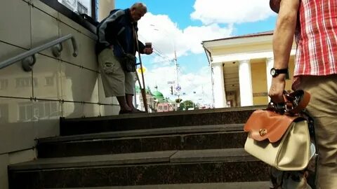 Забирающий человек
