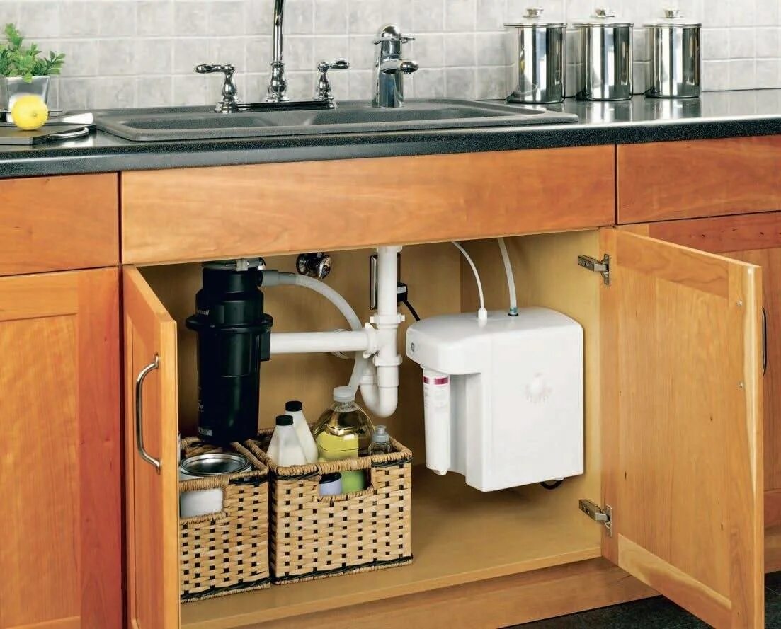 Мойка кухонная для фильтра для воды. Фильтр система для воды под мойку. Фильтры на кухню под мойку. Фищьтр жля волы намкухню. Фильтр под мойкой.