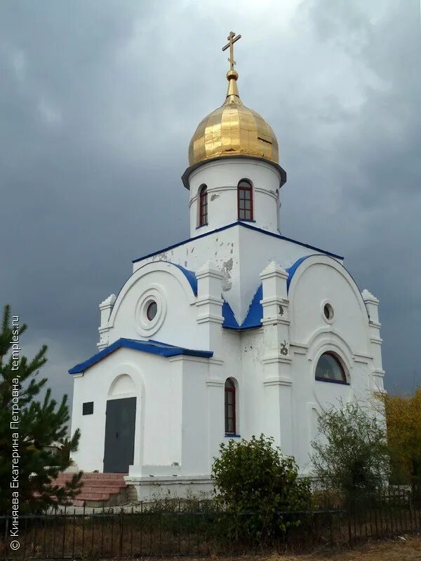 Августовка большечерниговский самарская область. Посёлок Глушицкий Самарская область храм. Пос Аверьяновский Большечерниговский район Самарская область. Поселок Аверьяновский Большечерниговского района. Храм в селе Августовка Самарской области.