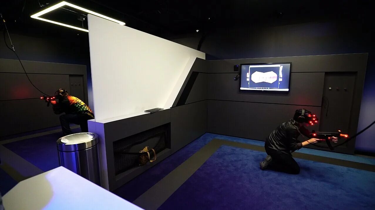 Кинотеатр 360. Oculus quest 2 bigscreen. Vr кинотеатр в москве. Funinvr виртуальные аттракционы. Парк виртуальных развлечений "arena space".
