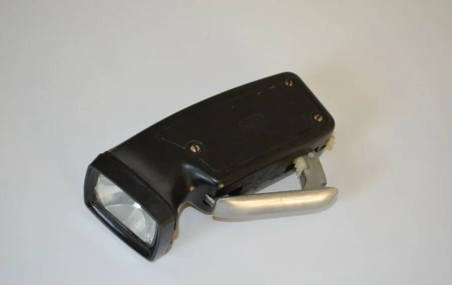 Фонарик-жучок динамо. Фонарик жучок динамо фонарь механическая. Динамо фонарик ссср. Советский фонарик жучок. Фонарик электродинамический жучок б-44.