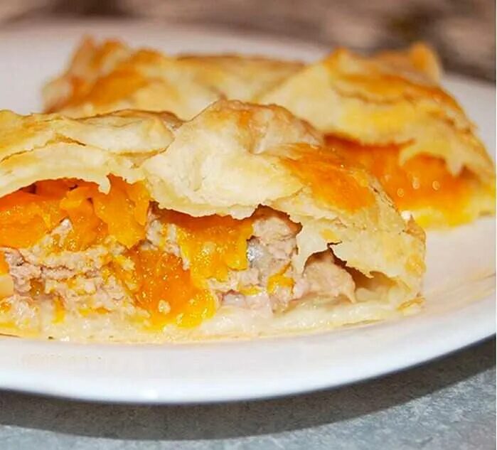 Рецепт пирога с мясом и тыквой. Пирожки с тыквой. пироги с тыквой из слоеного теста. пирог с тыквой и картошкой. слоеные пирожки с тыквой.