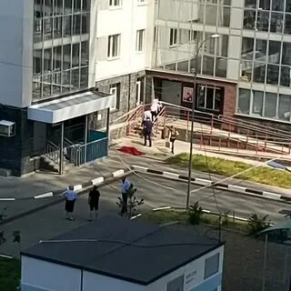 Сводные брат и сестра упали с многоэтажки