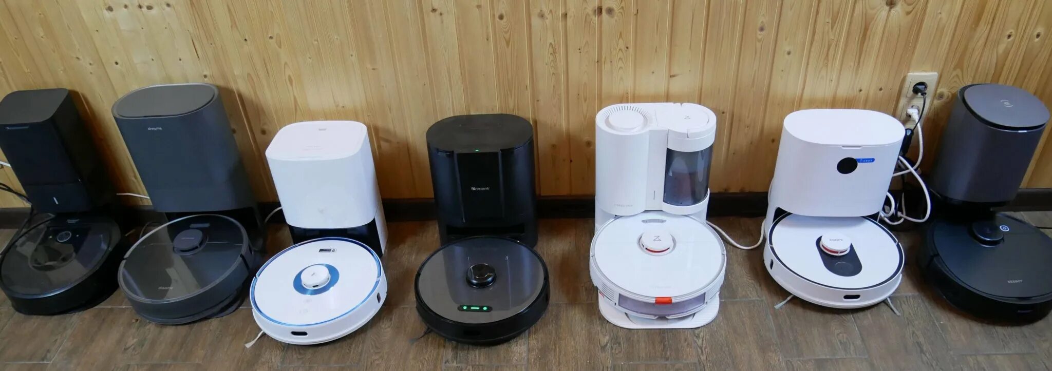 Робот пылесос roborock со станцией самоочистки. Робот-пылесос xiaomi со станцией самоочистки. пылесос робот dreamd10 с станцией. станция для робота пылесоса xiaomi. робот-пылесос robotech q7.