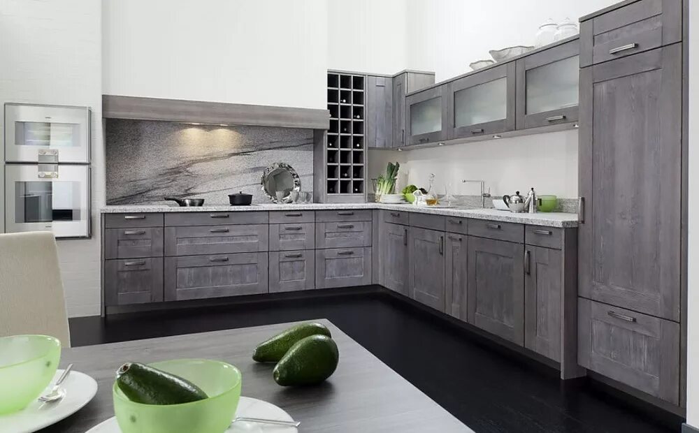Фото кухня серый фасад. Шпат грей кухня. серые кухни. серый кухонный гарнитур. кухня в сером цвете.